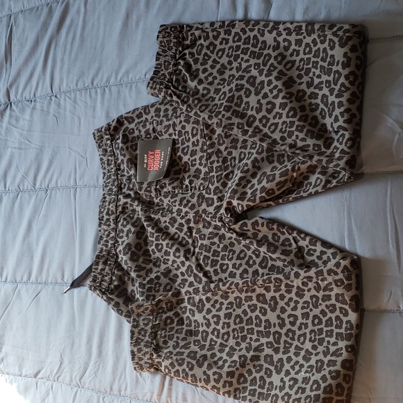 NWT Celebrity Pink Hi rise Curvy Woman's Jogger - Picture 7 of 9